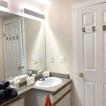Skytrain Suite: Central Comfort Near Metro & Downtown Vancouver Exterior photo
