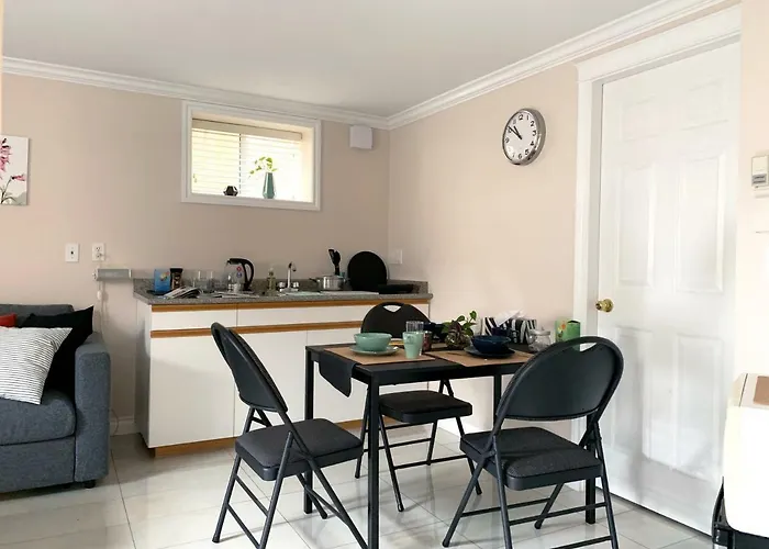 Perfect Location - Tidy & Comfy Suite 5 Mins To Skytrain & Restaurant & Banks, 2 Stops To Metrotown, 5 Stops To Downtown